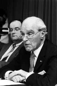 J.W.F. Hofman voorzitter van de taakverdelingscommissie van Onderwijs en Wetensc, Bestanddeelnr 932-5081