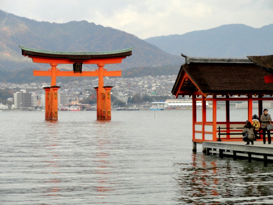Itsukushima-jinja torii (Miyajima) - DSC01940