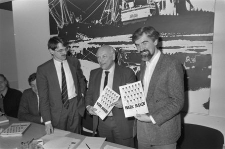 J. Ritzen (l.), J. den Uyl (m.) en Max van den Berg (r.), Bestanddeelnr 933-6157