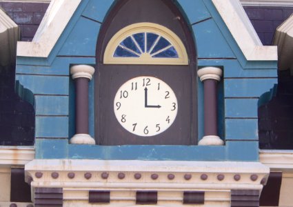 J. Schmuck Block E clock