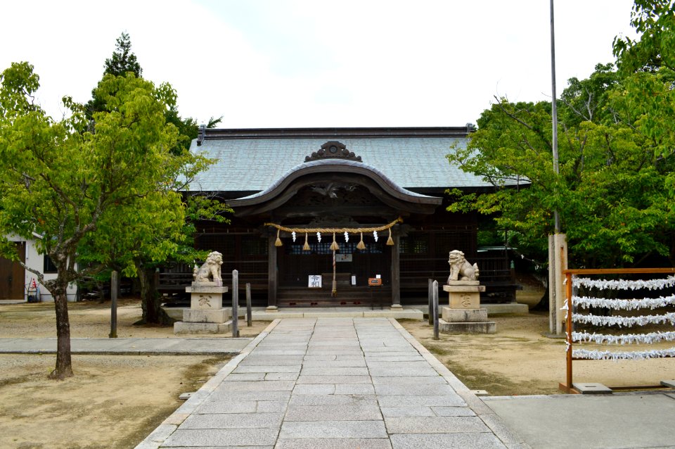 Iwatsuhime-jinja, haiden