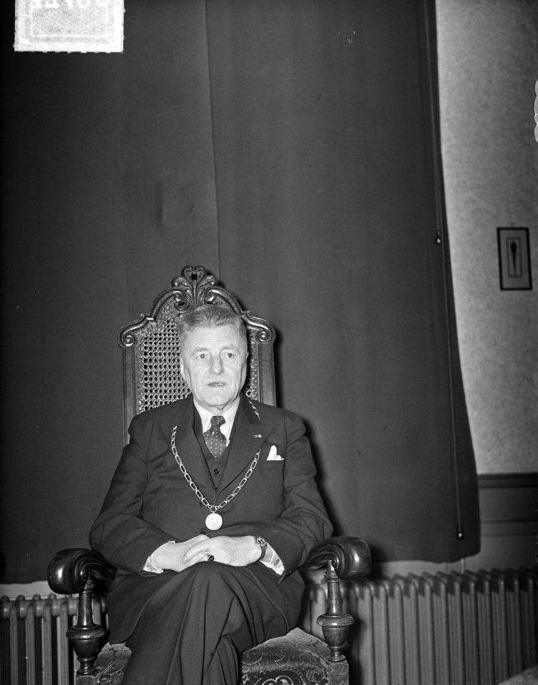 J. Blecker burgemeester van Dordt 12 12 jaar en 37 12 jaar burgemeester, Bestanddeelnr 903-7490