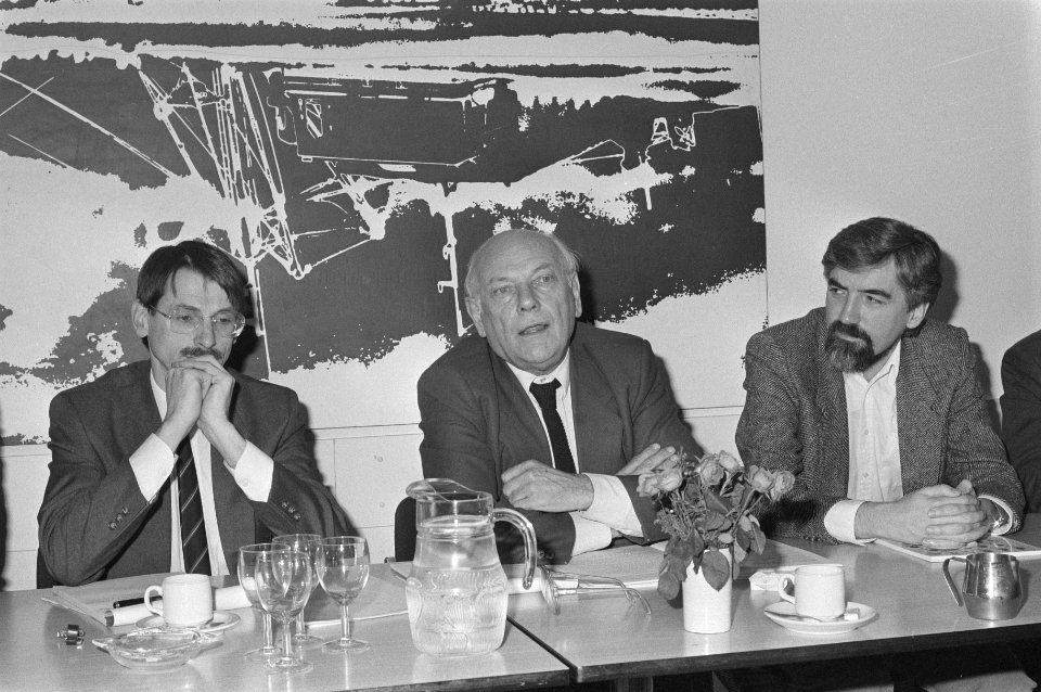 J. Ritzen (l.), J. den Uyl (m.) en Max van den Berg (r.), Bestanddeelnr 933-6158