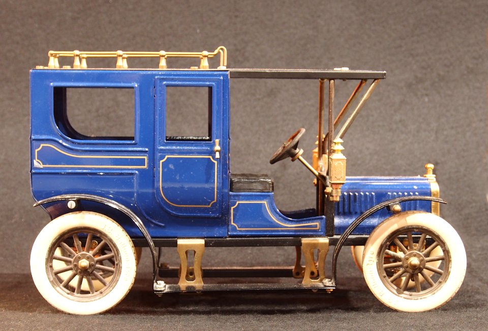 J. B. BALLOON TYRE TIN CAR pic2