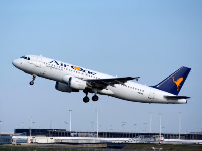 I-WEBA Air One Airbus A320 takeoff from Schiphol (AMS - EHAM), The Netherlands, 18may2014, pic-1