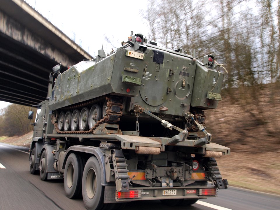 Iveco EuroTrakker Cursor 90236 with AIFV-B 74149 pic2