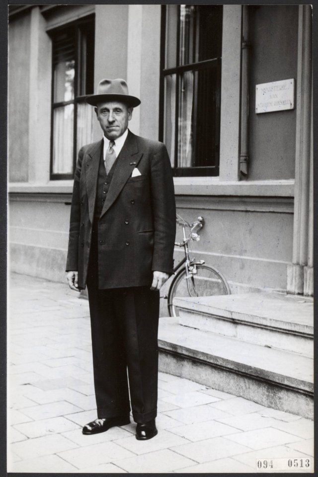 J. van Tilburg, gouverneur van Suriname, is in Den Haag voor de kabinetsformatie, Bestanddeelnr 094-0513