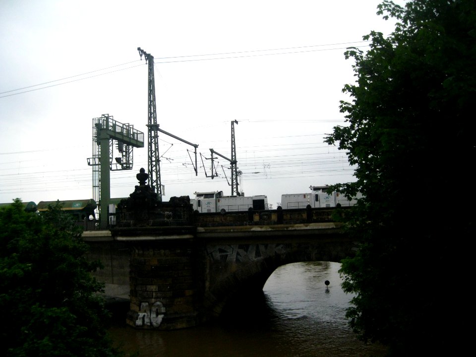 ITL 293 512-0 und 293 513-8 Dresden Marienbrücke Hochwasser