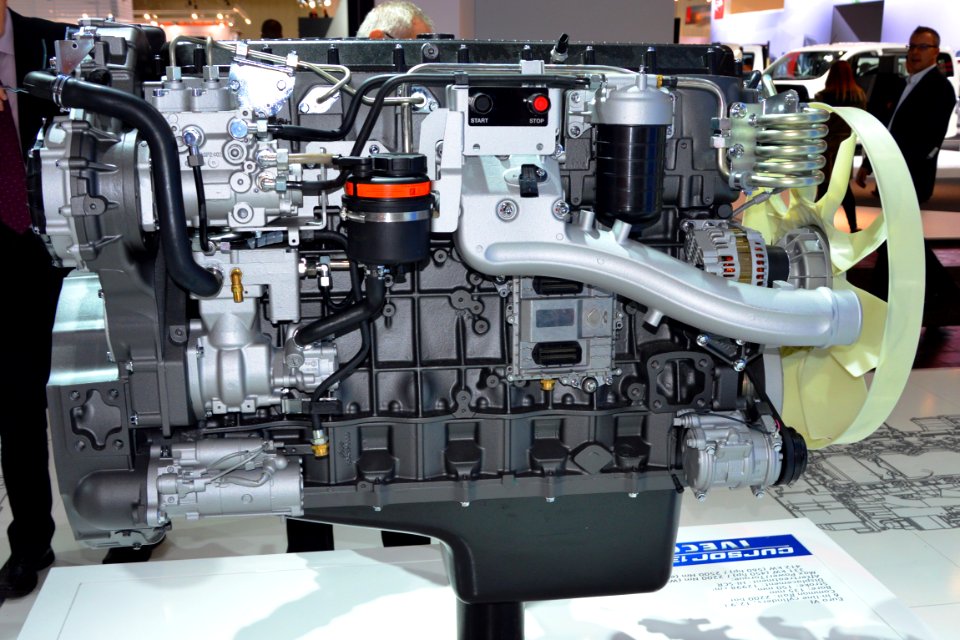 Iveco Cursor 13 engine + 6 in-line cylinders. Spielvogel 3