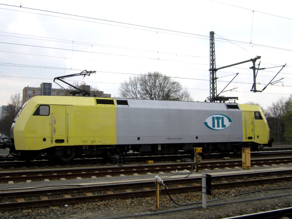 ITL 152 196-2 vor dem Dresdner Hauptbahnhof (2)
