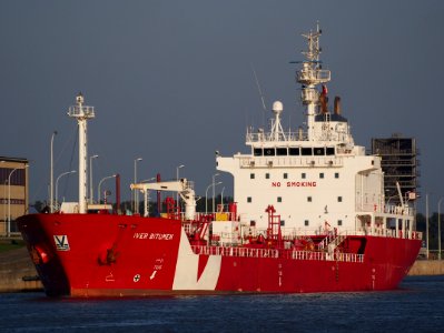 Iver Bitumen (ship, 2009), IMO 9438949, Berendrechtsluis, Port of Antwerp pic2