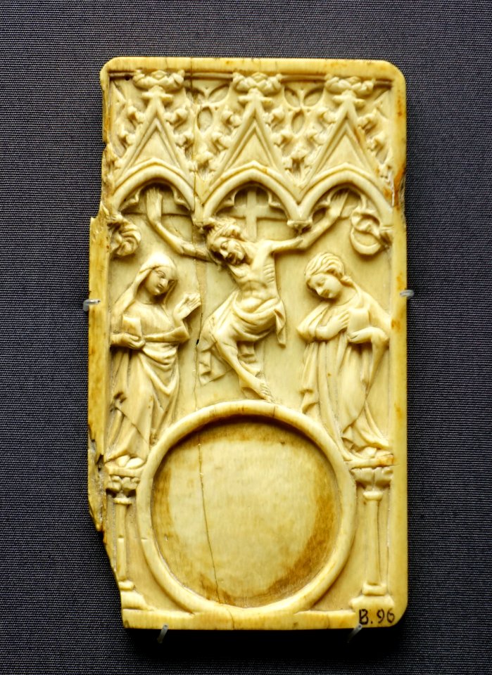 Ivory panel with Crucifixion, France, mid 1300s, ivory - Museum Schnütgen - Cologne, Germany - DSC00151