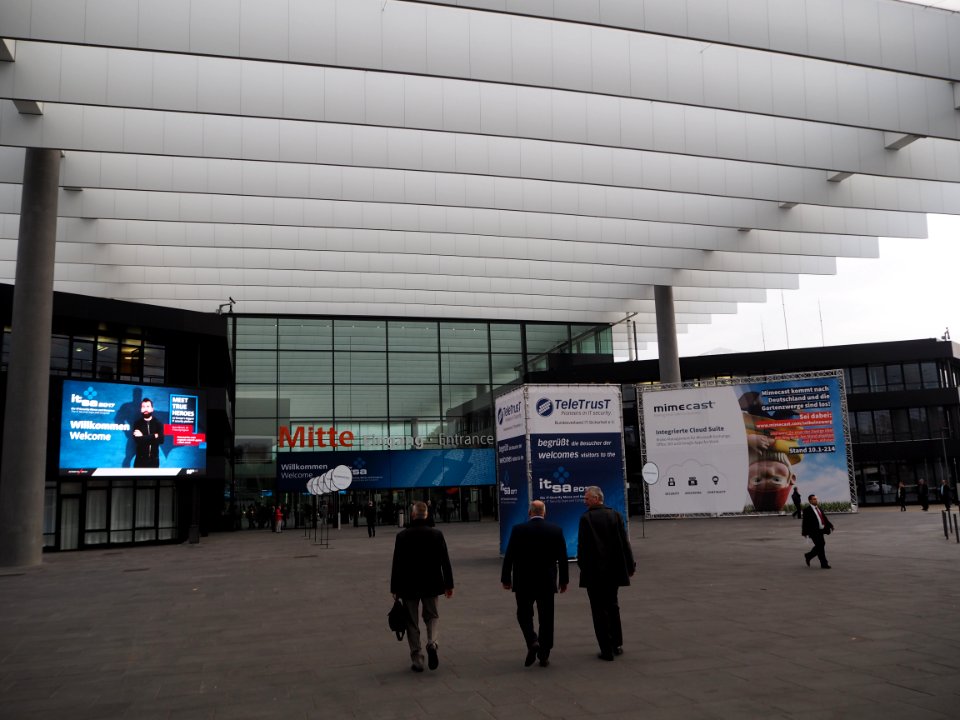 It-sa 2017 (02) Messe Nürnberg Eingang Mitte-West