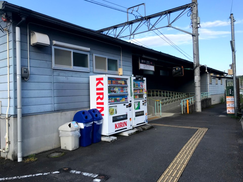Iwakura station Demachiyanagi bound platform entrance 20200520