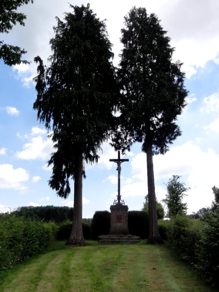 Iviers (Aisne) croix de chemin