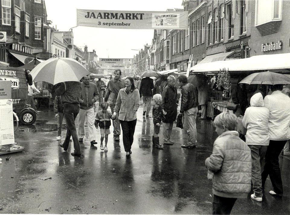 Jaarmarkt te Bloemendaal. Geschonken in 1986 door United Photos de Boer bv. Identificatienummer 54-015746