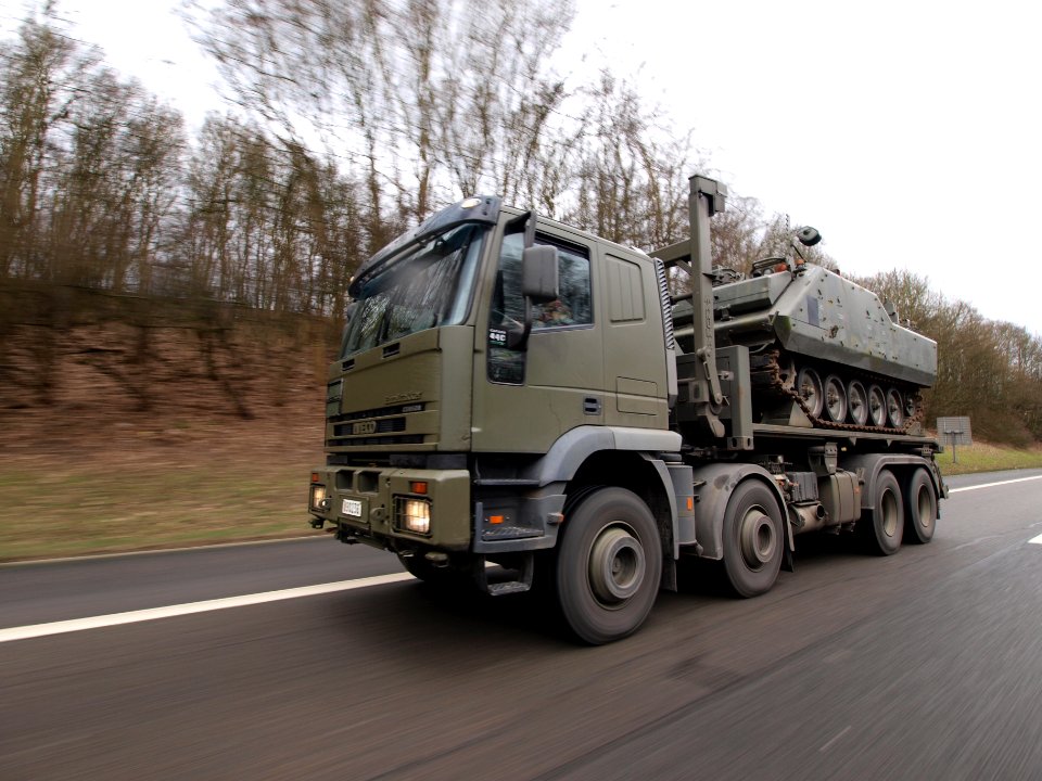 Iveco EuroTrakker Cursor 90236 with AIFV-B 74149 pic4