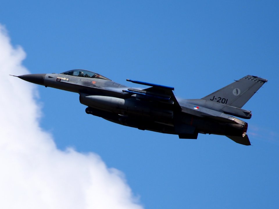 J-201 General Dynamics F-16AM Fighting Falcon