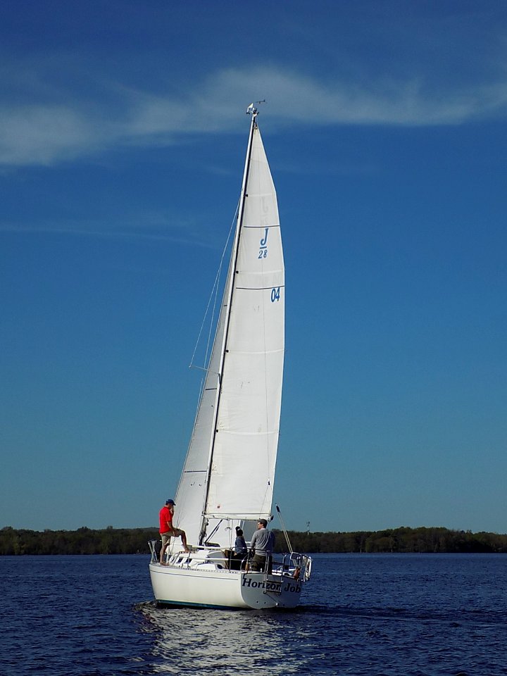 J28 sailboat Horizon Job 0498