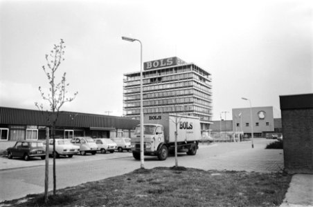 Jaarvergadering Bols in Nieuw-Vennep exterieur kantoor B, Bestanddeelnr 928-5464
