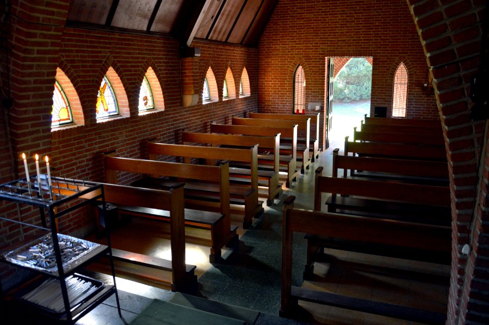 Jabekekapel interior from altar