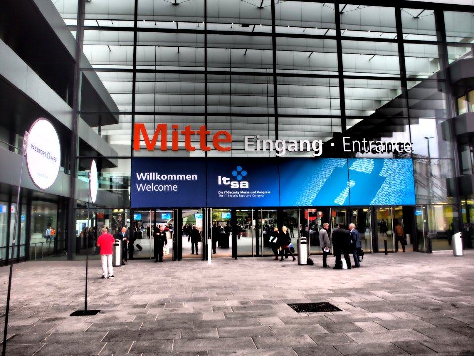 It-sa 2017 (04) Messe Nürnberg Eingang Mitte-West