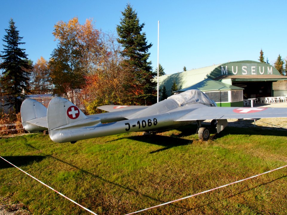J-1068 (aircraft) De Havilland Vampire FB6 (DH-100) pic2