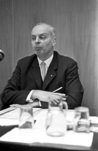 Jaarvergadering Amsterdamse VVV in RAI-congrescentrum, 6A , 7A voorzitter mr. A, Bestanddeelnr 921-9490