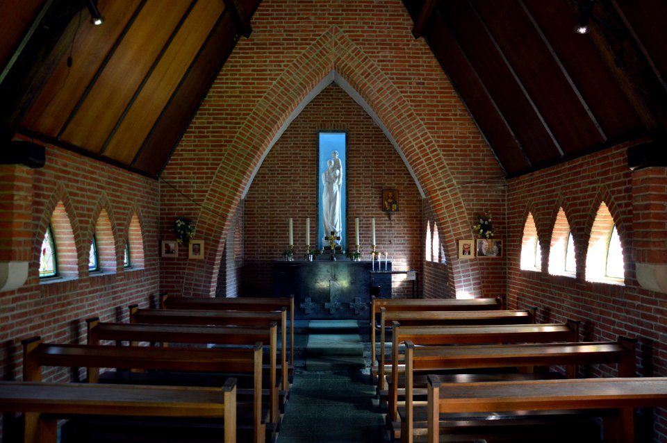 Jabekekapel interior from doorway