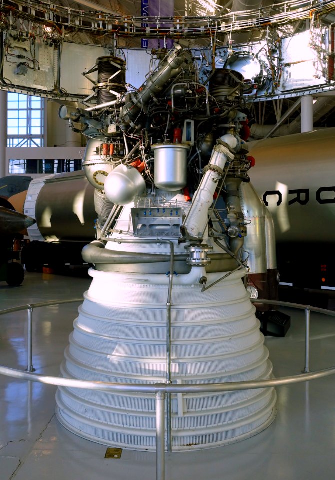 J-2 rocket engine - Evergreen Aviation & Space Museum - McMinnville, Oregon - DSC00850
