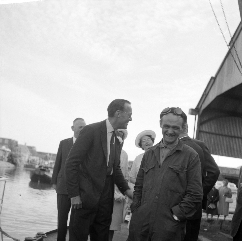 Jacht voor de Prins Bernhard . Prins Bernhard aan boord, Bestanddeelnr 912-6160