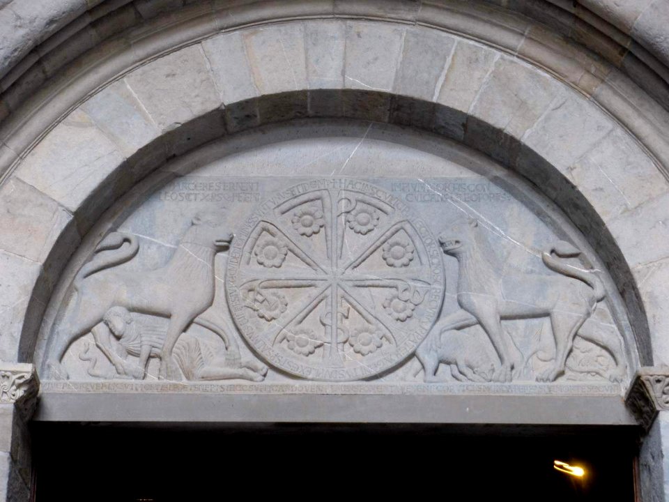 Jaca - Catedral, atrio y portada occidentales 11
