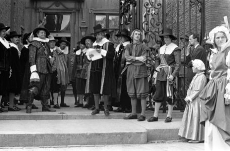 Jaarmarkt in Hoorn, Jan Pieterszoon Coen werd door de burgemeester van Hoorn ont, Bestanddeelnr 915-2256