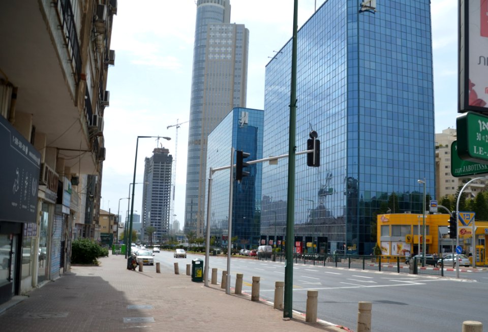 Jabotinsky-twin-towers-paz-station-april-09-2014