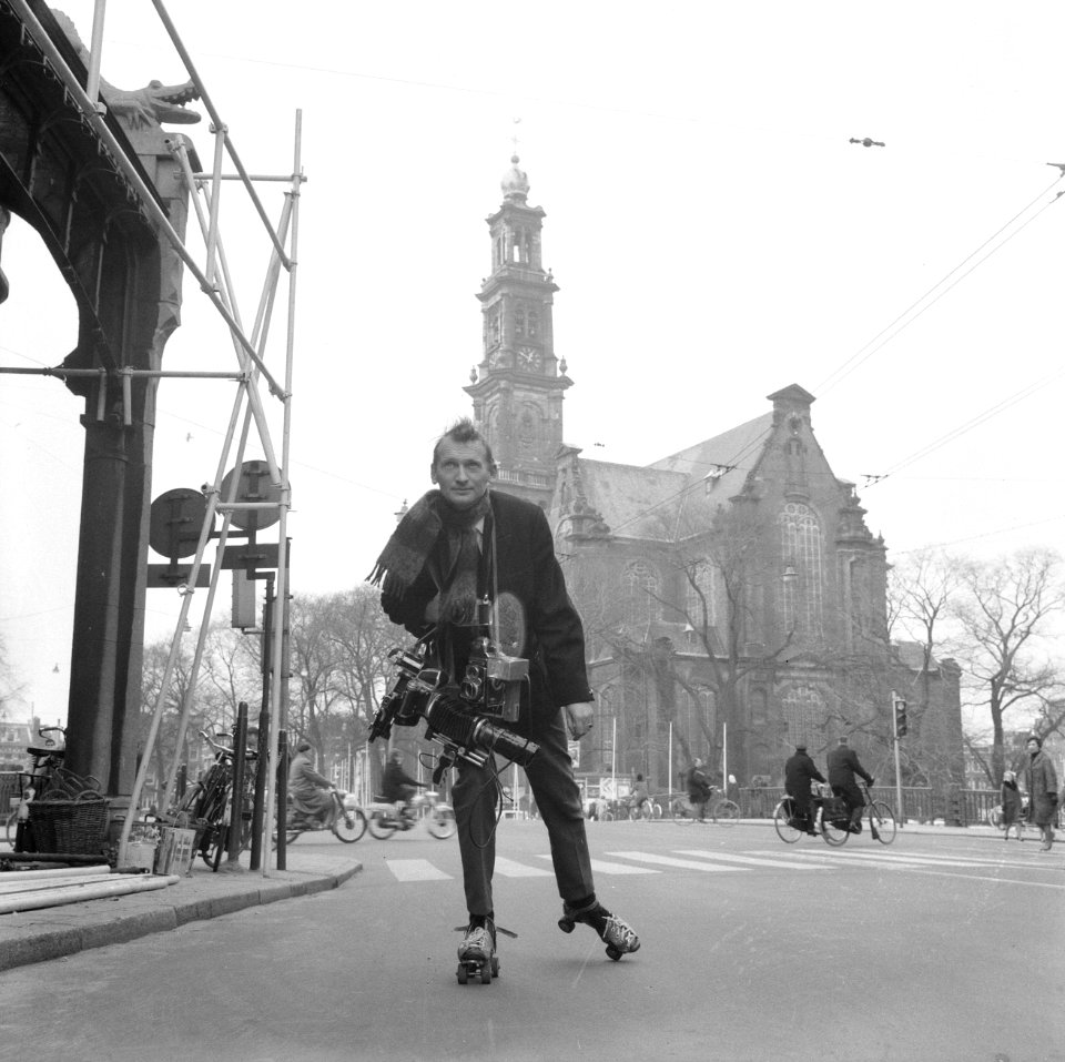 Jack de Nijs op rolschaats, in training voor 10 maart (op Rozengracht bij Wester, Bestanddeelnr 918-8266