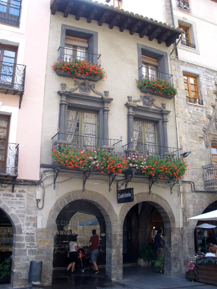 Jaca - Plaza de la Catedral 1