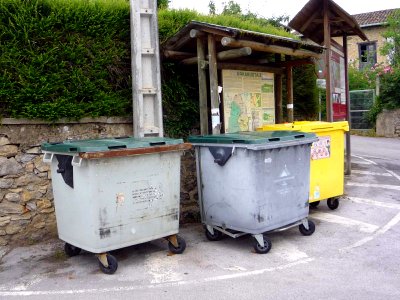 Izarra (Urkabustaiz) - reciclaje de residuos urbanos 1