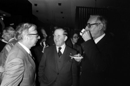 Jaarvergadering VNO in Utrecht vlnr Zijlstra ( Ned Bank ), Van Veen (voorz, Bestanddeelnr 928-2911