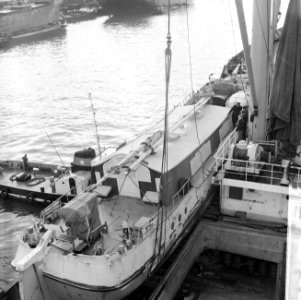 Jacht van schrijver Jan de Hartog arriveerde in Rotterdamse Merwehaven, Bestanddeelnr 918-6166