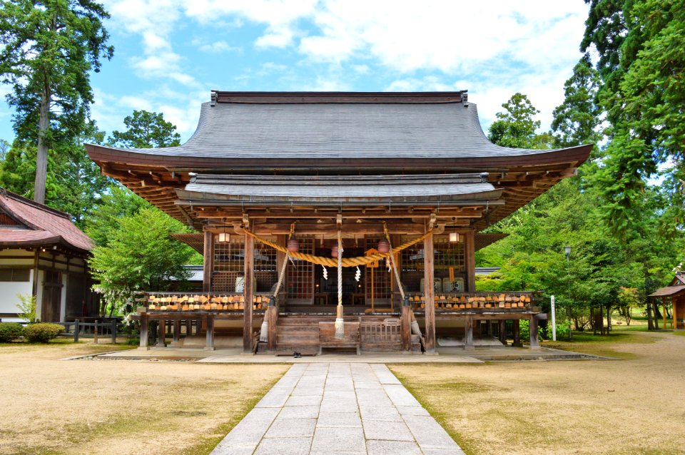 Izushi-jinja haiden