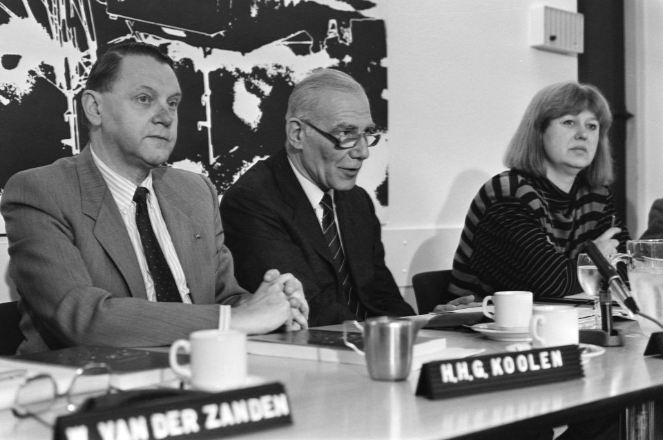 Jaarverslag Algemene Rekenkamer (Den Haag) v.l.n.r. H.M.G. Koolen (lid), F.G. , Bestanddeelnr 933-9389