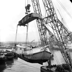 Jacht van schrijver Jan de Hartog arriveerde in Rotterdamse Merwehaven, Bestanddeelnr 918-6165