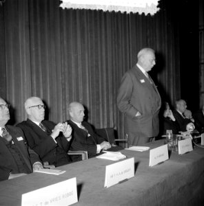 Jaarvergadering verbond met werkgevers voorzitter T. J. Twijnstra spreekt met Mi, Bestanddeelnr 907-3719