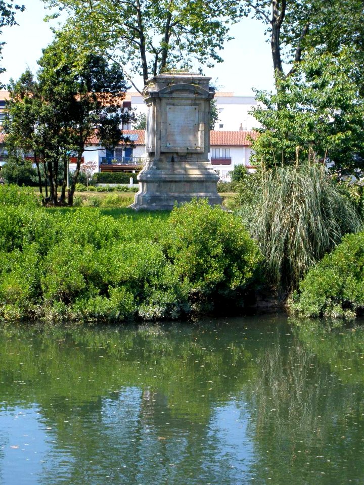 Irun - Isla de los Faisanes sobre el río Bisasoa 03