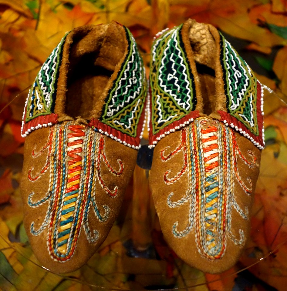 Iroquois (probably) moccasins, 1830-1840 - Bata Shoe Museum - DSC00643