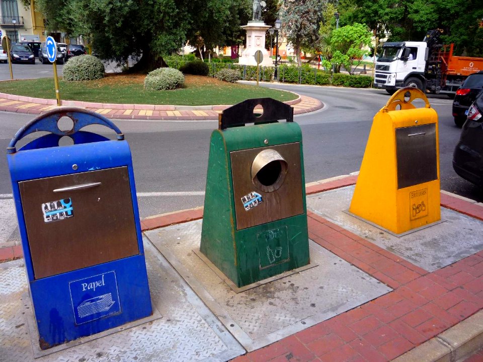 Játiva - Reciclaje de residuos urbanos 02