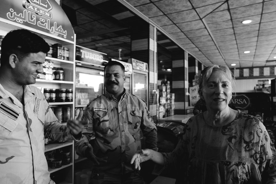 Iraqi security forces visiting a market in Sinjar 06