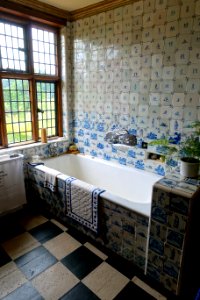 Ireton Bathroom - Packwood House - Warwickshire, England - DSC08908