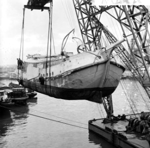 Jacht van schrijver Jan de Hartog arriveerde in Rotterdamse Merwehaven, Bestanddeelnr 918-6167