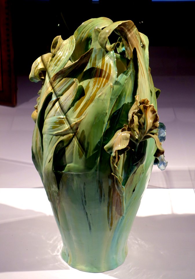 Iris Vase, design by Albert Klein, Königliche Porzellan-Manufaktur Berlin, 1899, porcelain - Bröhan Museum, Berlin - DSC03907
